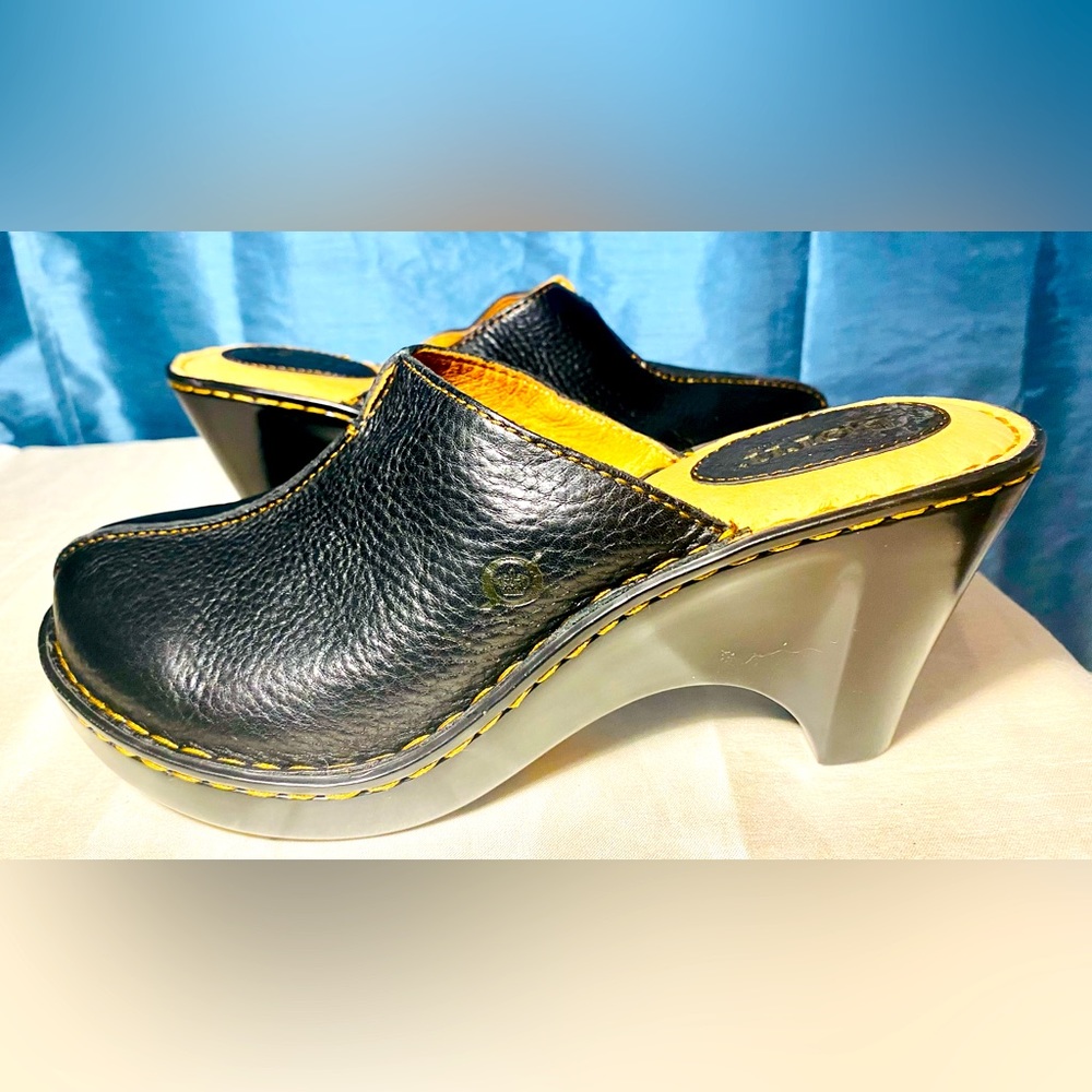Born Clogs W3173 Black - Women’s Size 10 - Preowned